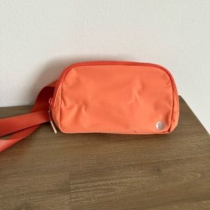 Lululemon everywhere belt bag 1 L orange